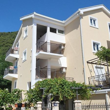 Apartmani Mia Sorajic Petrovac Екстер'єр фото