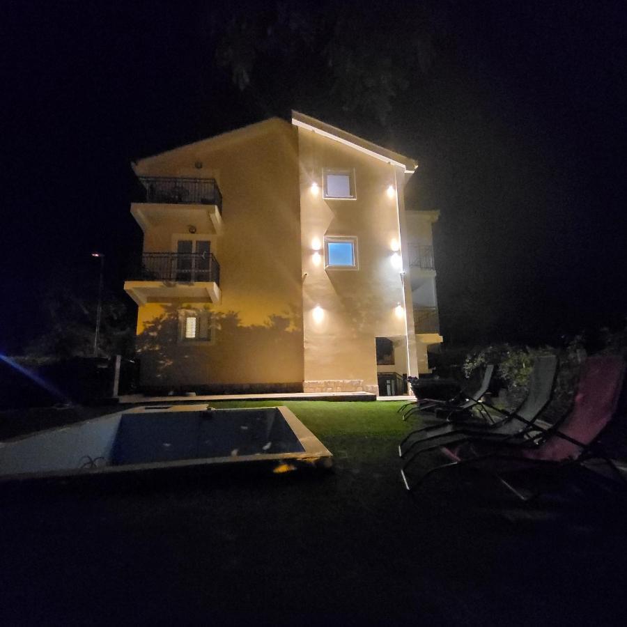 Apartmani Mia Sorajic Petrovac Екстер'єр фото