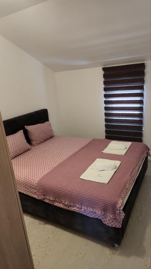 Apartmani Mia Sorajic Petrovac Екстер'єр фото