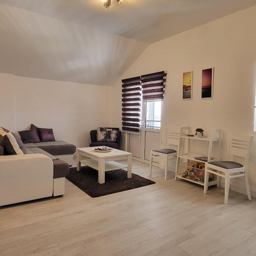 Apartmani Mia Sorajic Petrovac Екстер'єр фото