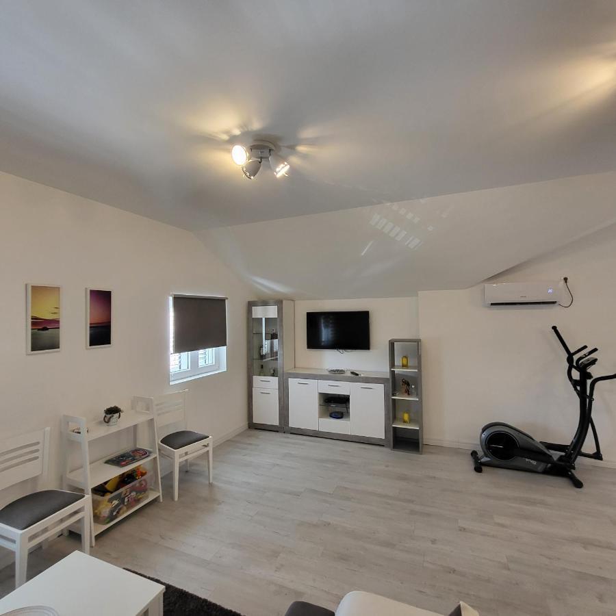 Apartmani Mia Sorajic Petrovac Екстер'єр фото