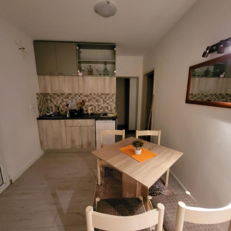 Apartmani Mia Sorajic Petrovac Екстер'єр фото